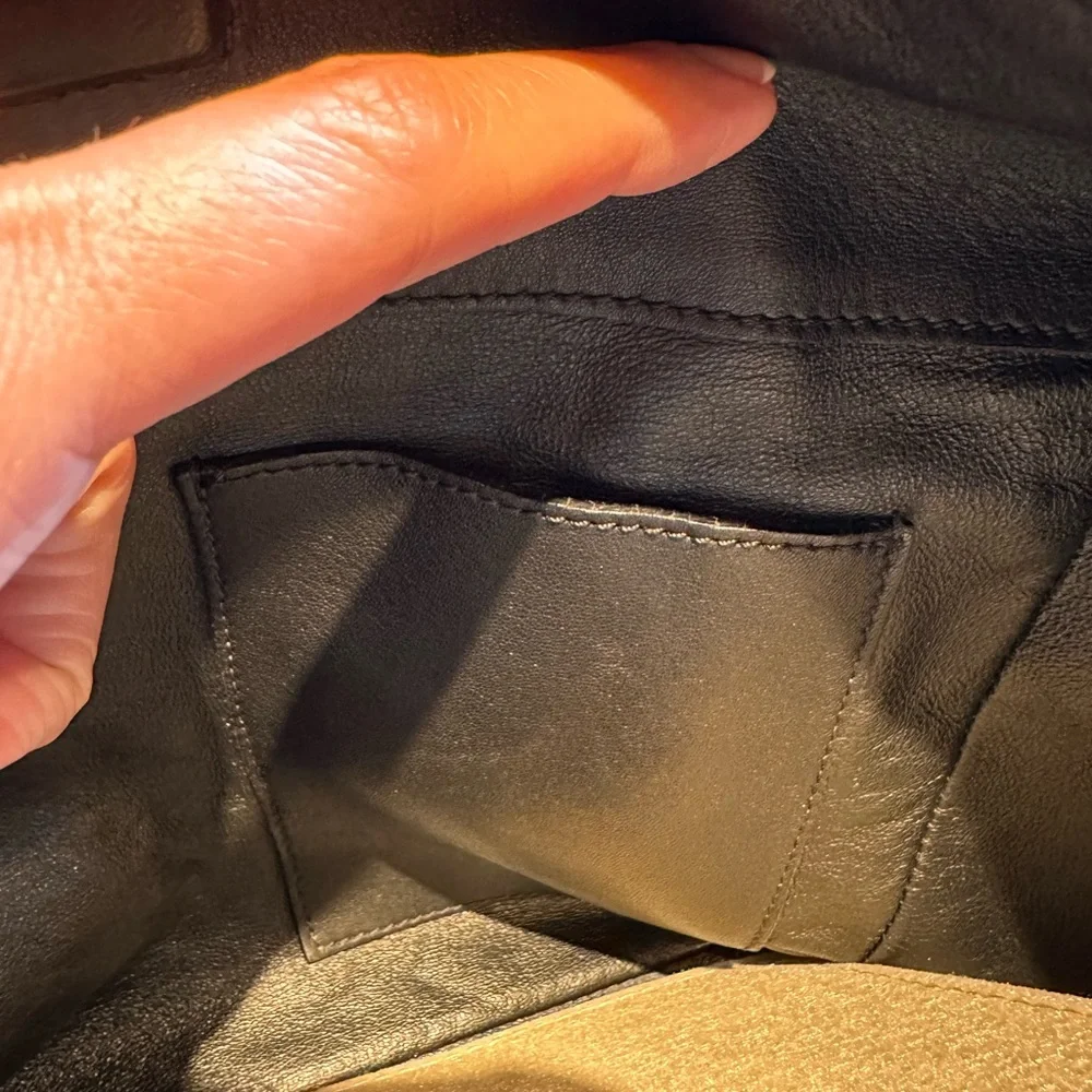 Versace Black Leather Knot-Handle hobo. Shoulder bag